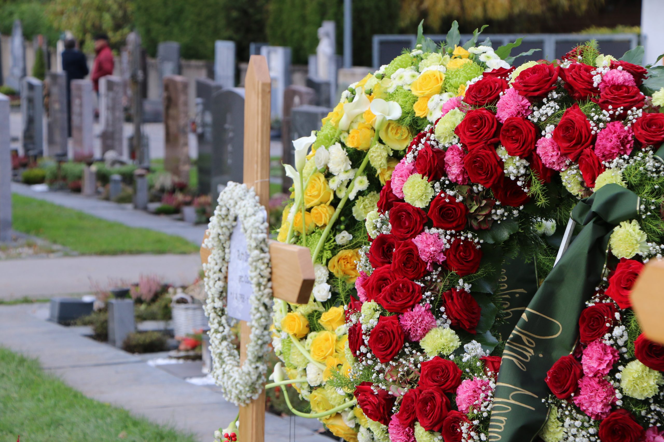 At,The,Cemetery,,Floral,Decorations,After,A,Funeral
